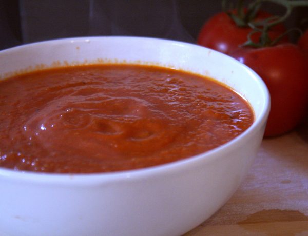 recept om zelf tomatensaus voor op de pizza te maken