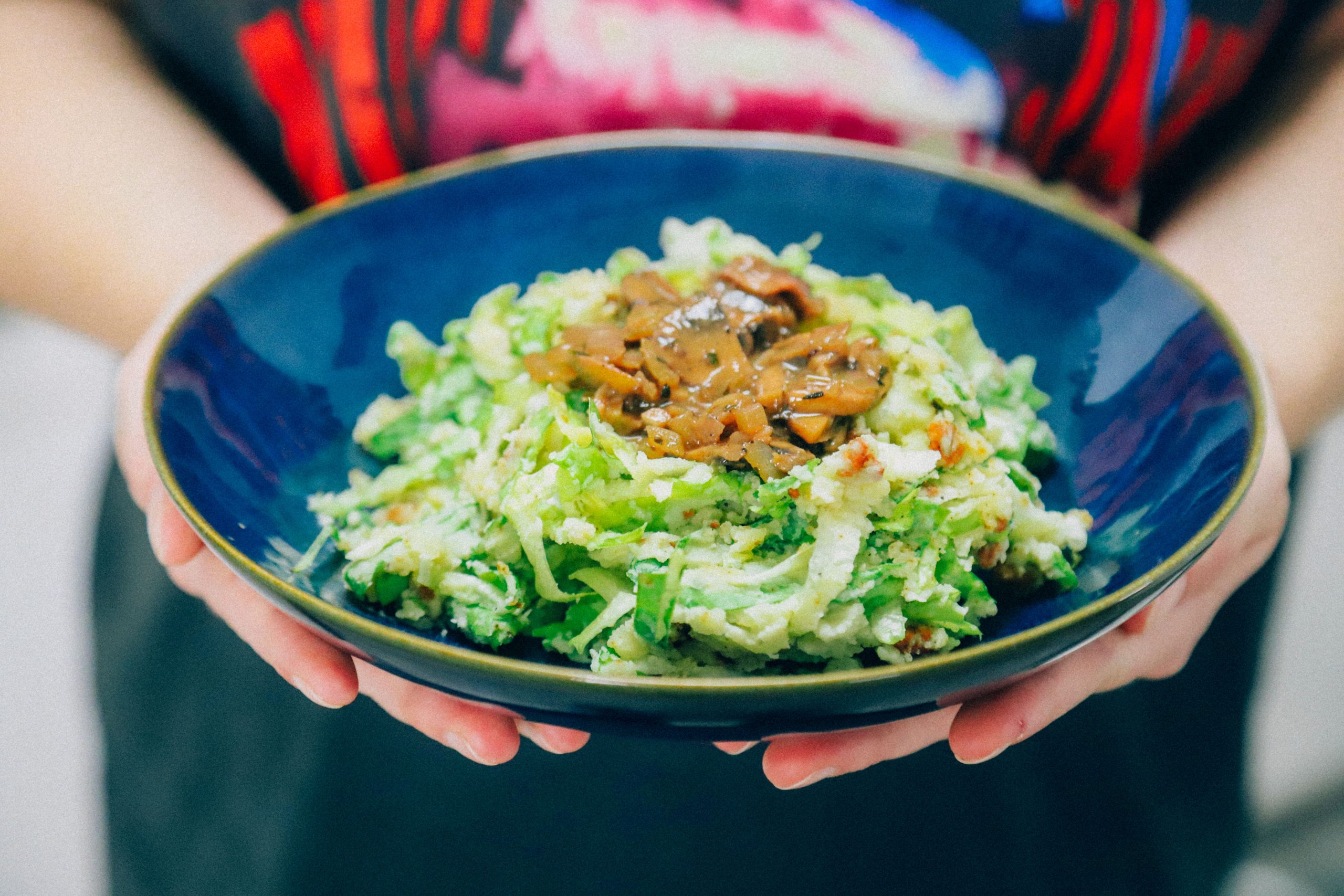 recept voor andijviestamppot met rauwe andijvie en huisgemaakte vegan spekjes van sojabrokken