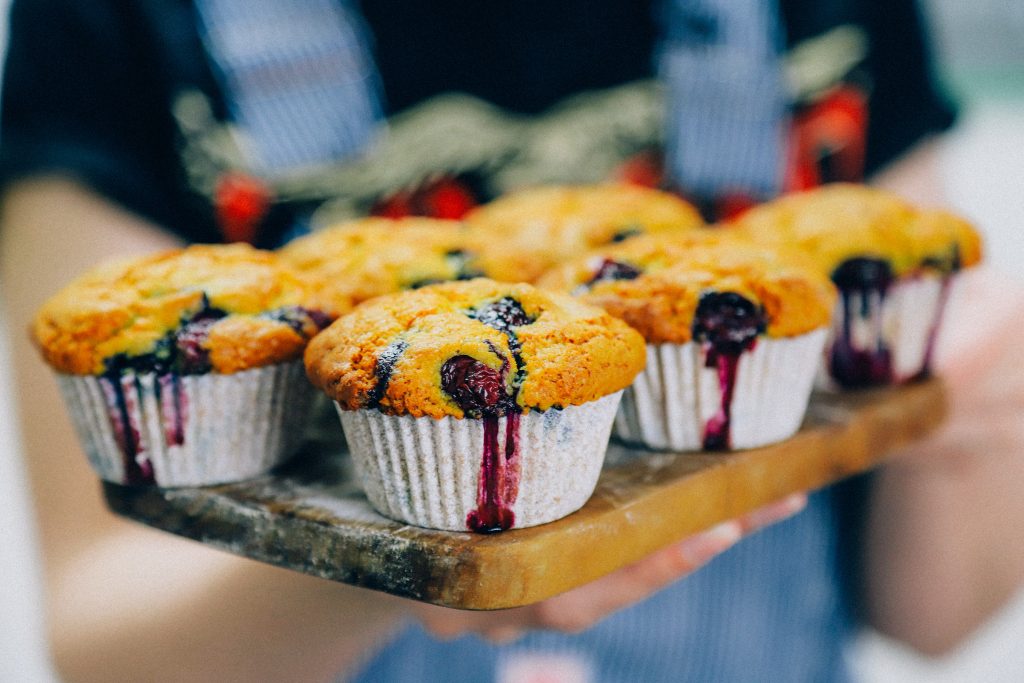 Recept om vegan muffins te maken met blauwe bessen