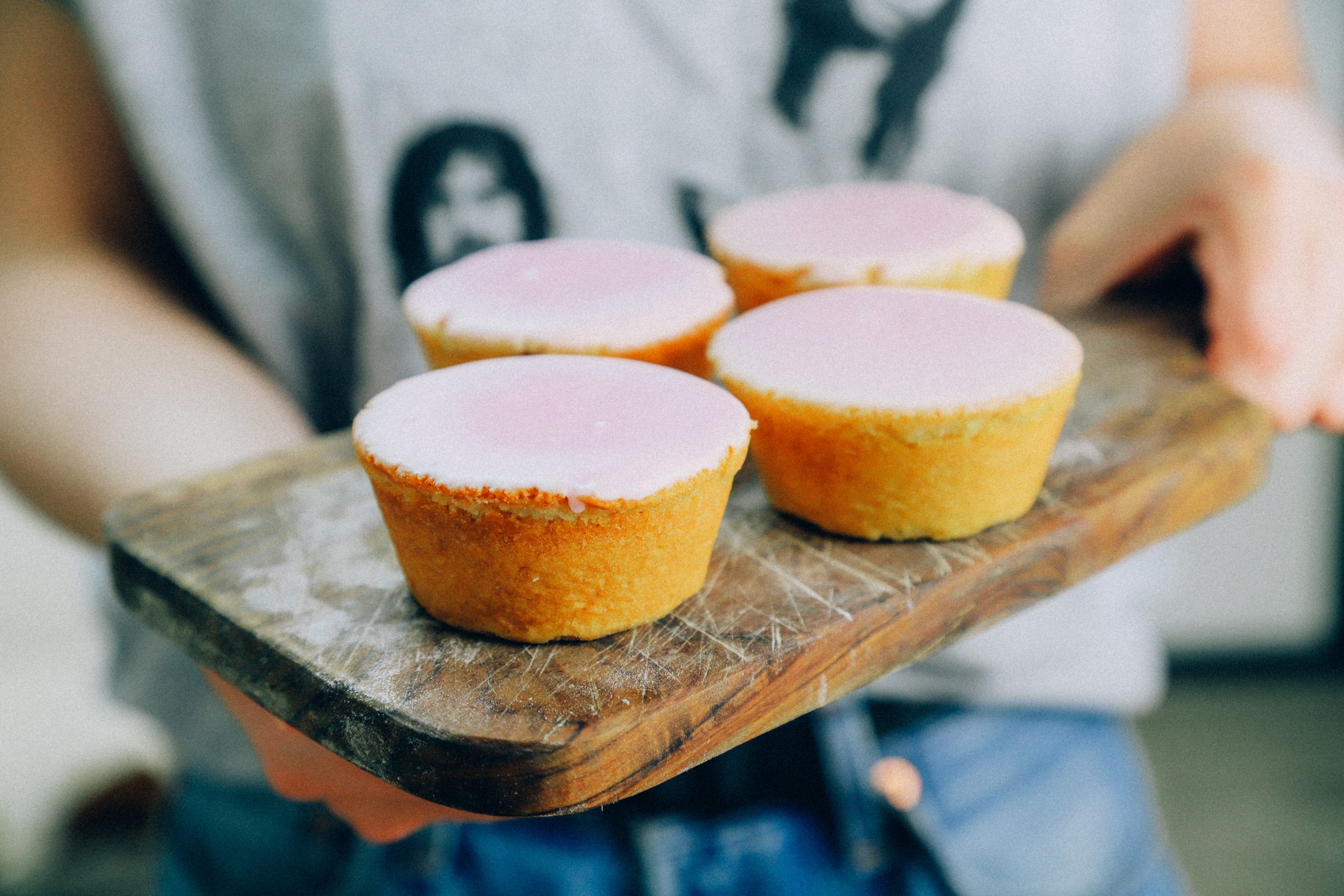 Recept om zelf vegan roze koeken te bakken met fondant