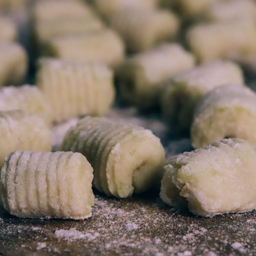 Recept om zelf gnocchi zonder ei te maken, een super lekkere aardappel pasta