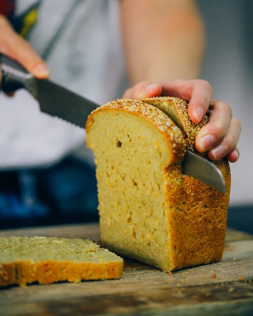 Recept om thuis makkelijk een maisbrood te bakken