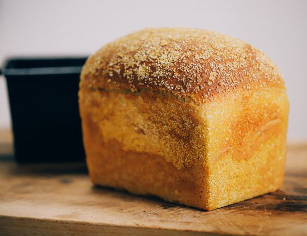 Recept om zelf makkelijk thuis een maisbrood te bakken