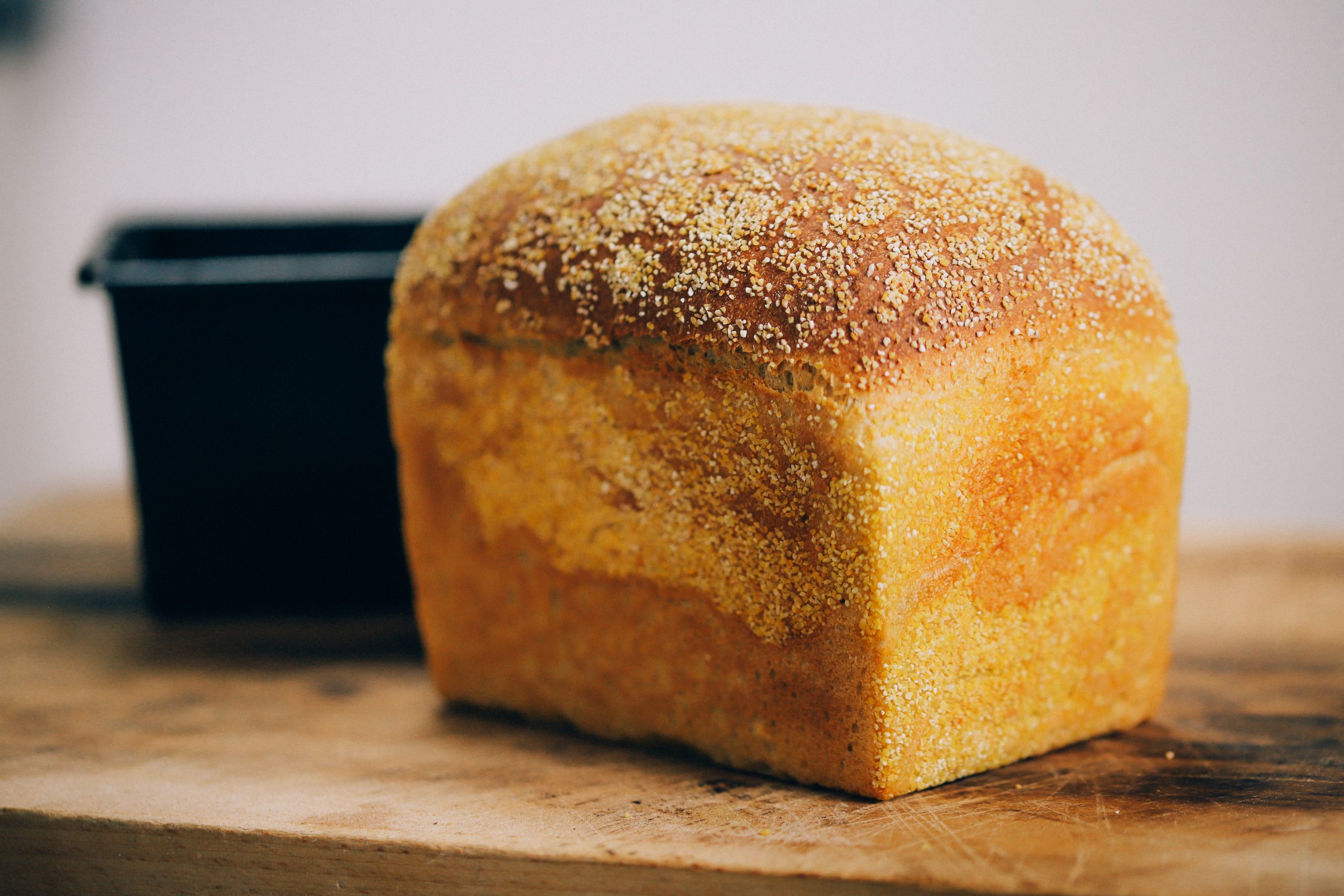 Recept om zelf makkelijk thuis een maisbrood te bakken