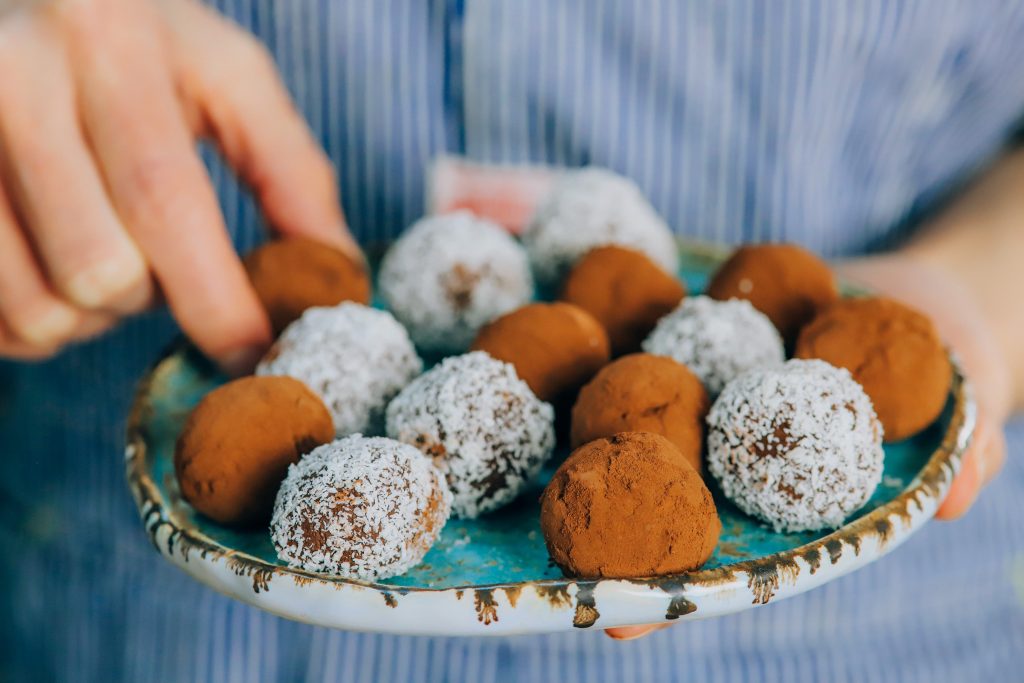 Makkelijk recept om zelf vegan chocoladetruffels te maken van pure chocolade