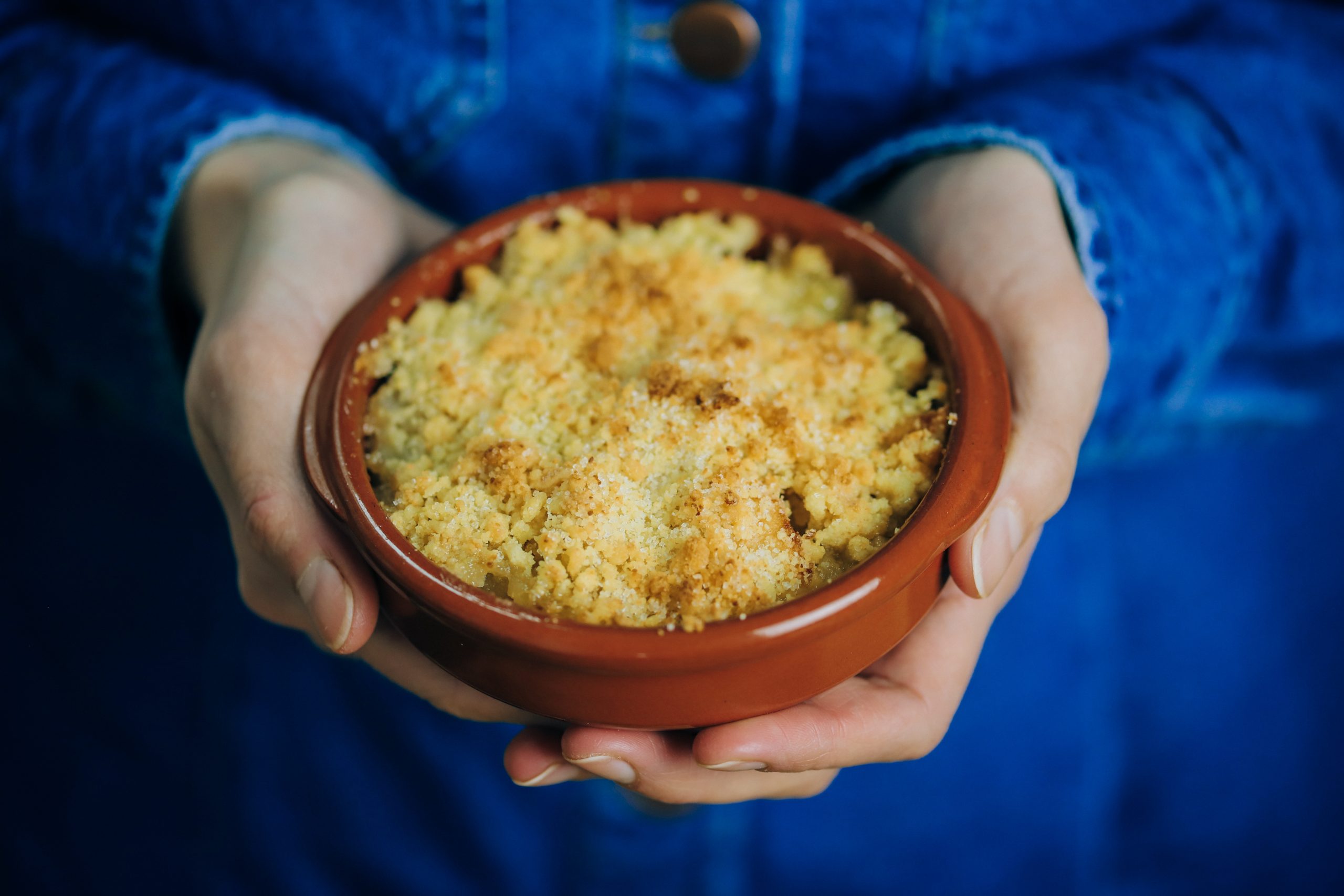 Recept om zelf een makkelijke en snelle vegan appel peren crumble te maken