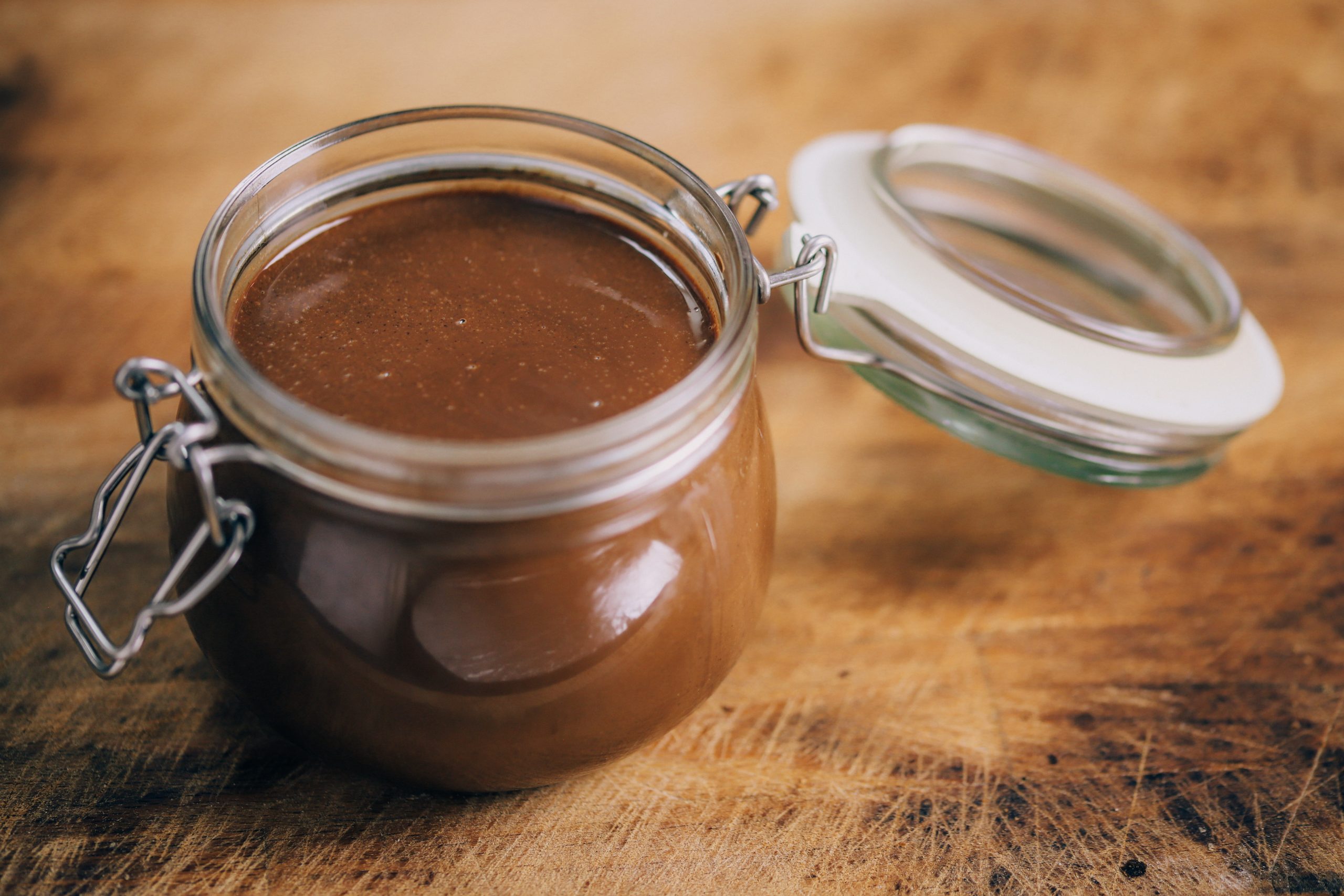 Makkelijk recept om zelf een vegan nutella te of hazelnootpasta met pure chocolade