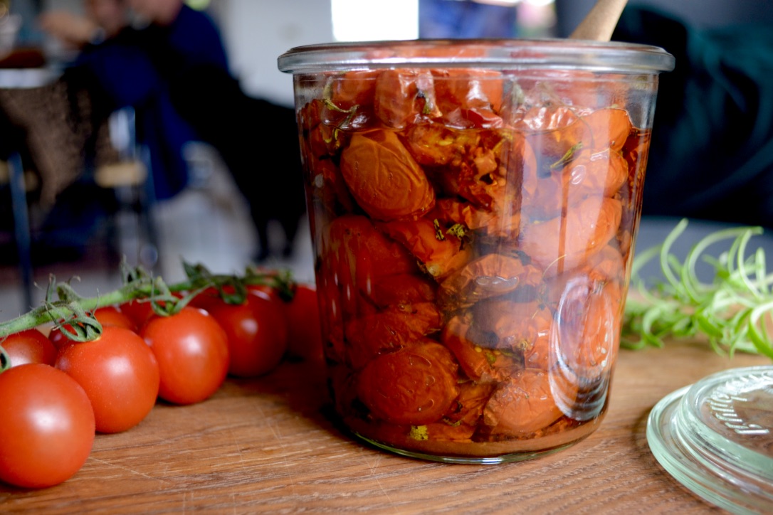 Soltørrede tomater | opskrift på langtidsbagte tomater - Majspassion