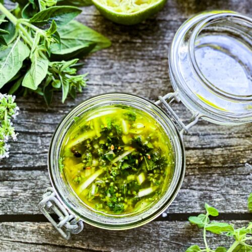 Dressing med honning og friske krydderurter Majspassion