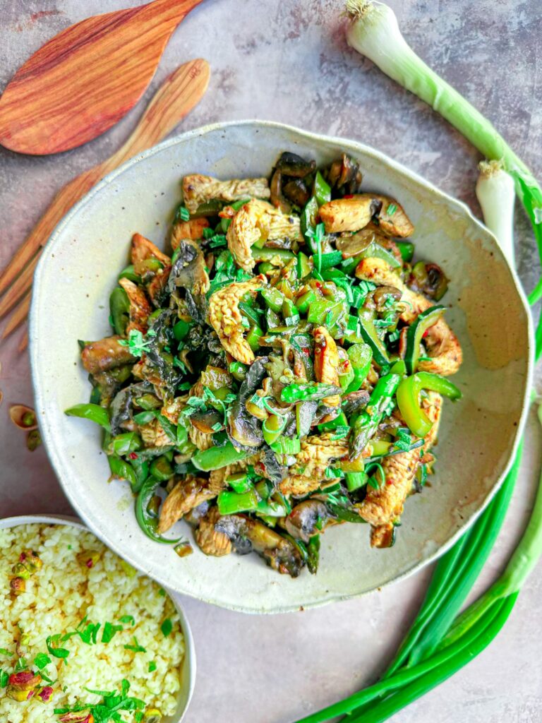 Wok med kylling og grønt i spicy sojasauce - Majspassion