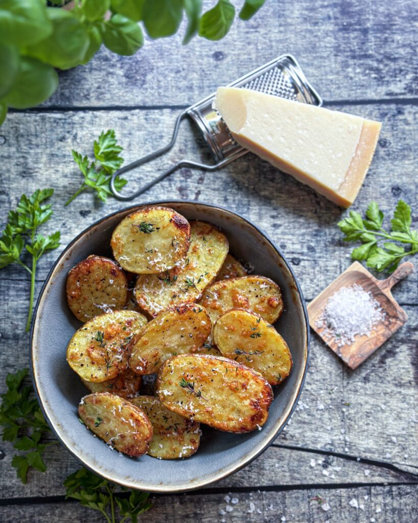 Sprøde ovnbagte kartofler med parmesan