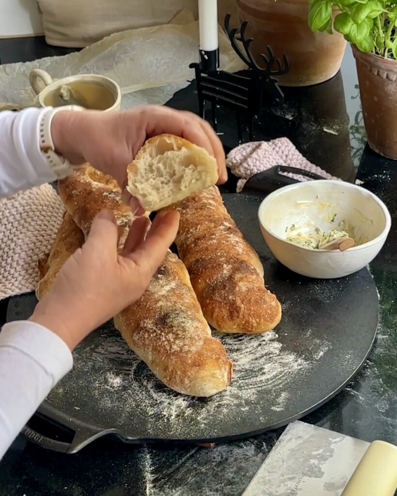 Rustikke italienske madbrød med sprød skorpe, store lufthuller og masser af smag