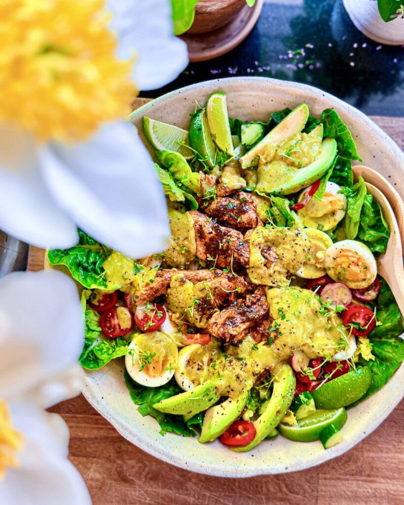 Cobb salat med kylling og avocado ranch