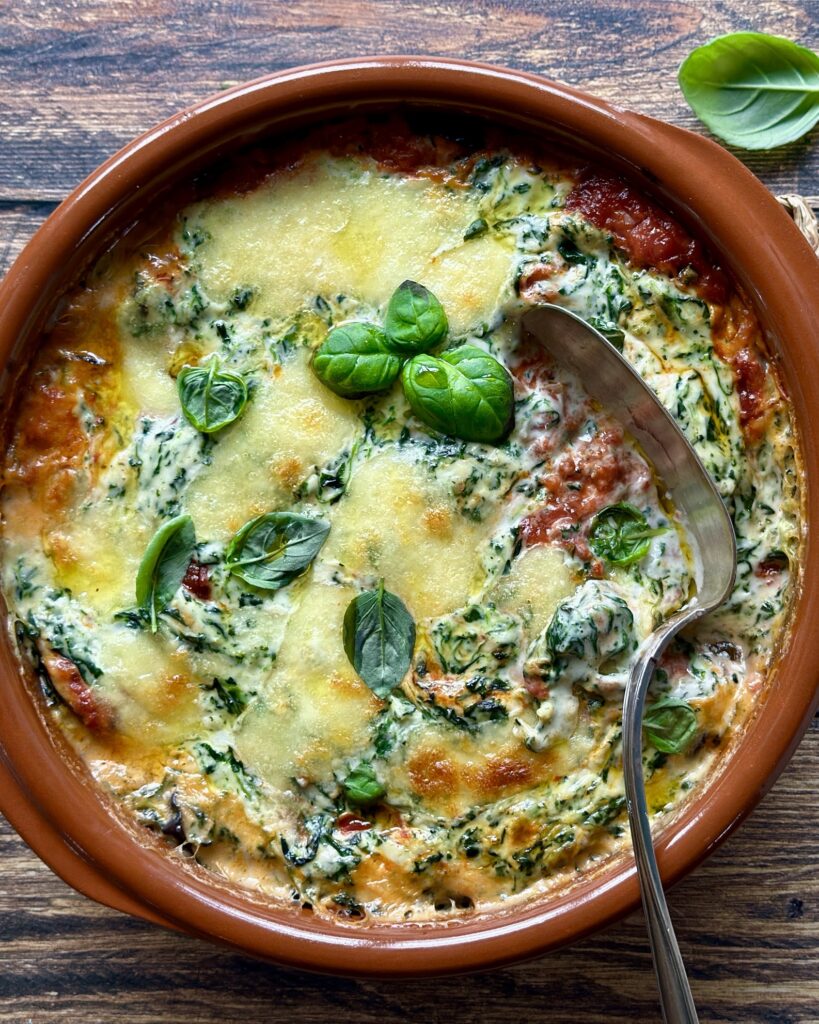 Aubergine lasagne med spinat og bechamelsauce