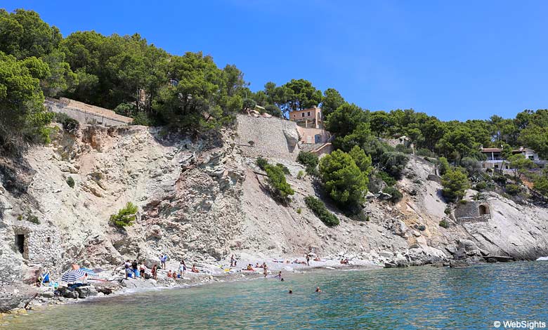 Cala en Cranc is a lovely little pebble beach on Mallorca