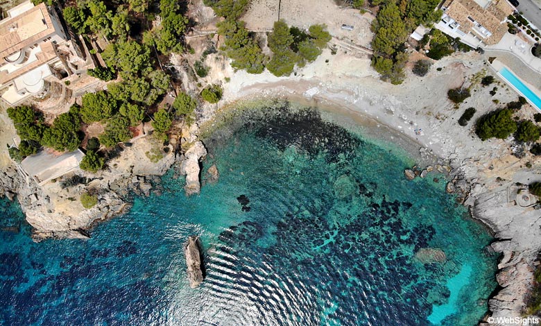 Stranden Cala en Cranc set oppefra