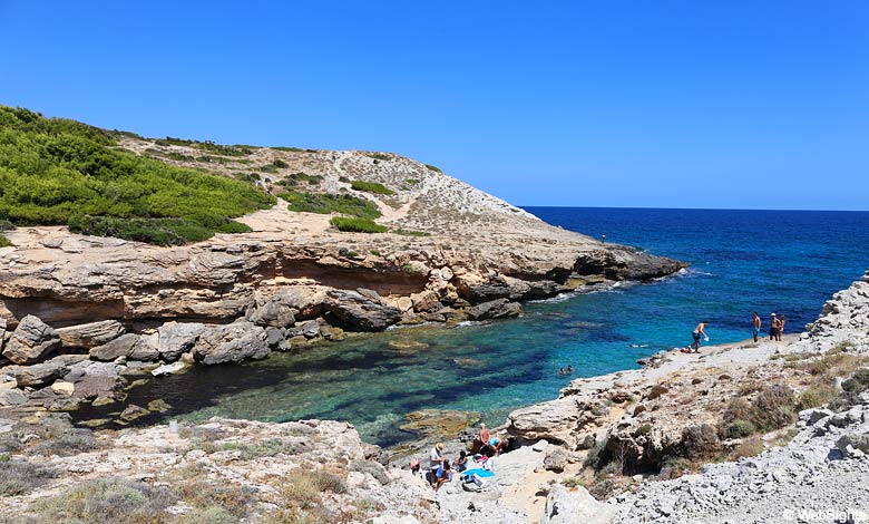 Cala Estreta beach