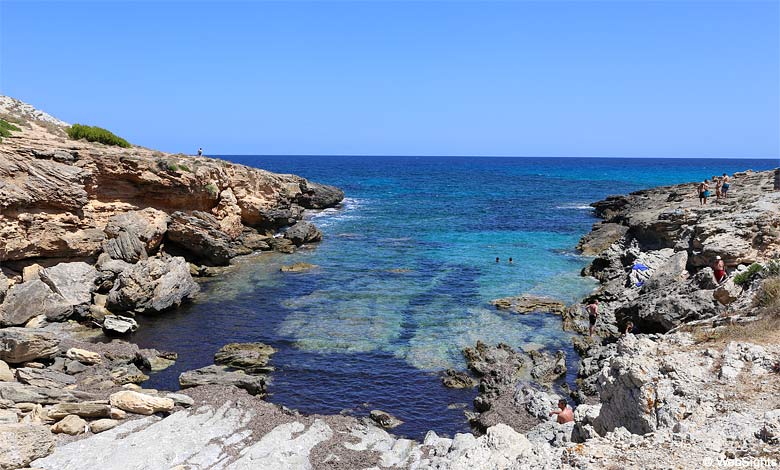 Cala Estreta beach