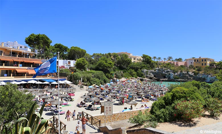 Cala Ferrera är en populär strand i en mycket vacker vik i Cala d'Or.