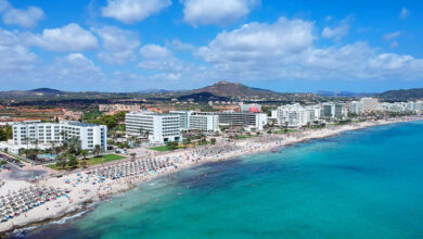 Cala Millor ist ein beliebter Ferienort und Strand an der Ostküste Mallorcas.
