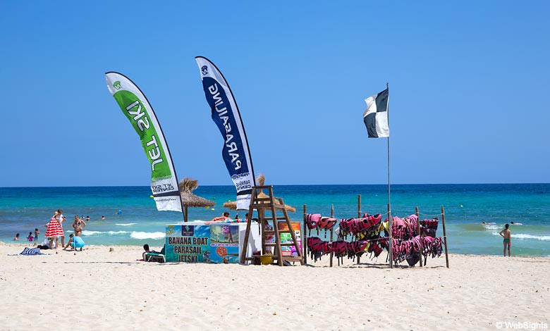 Der tilbydes mange vandsportsaktiviteter på stranden i Cala Millor