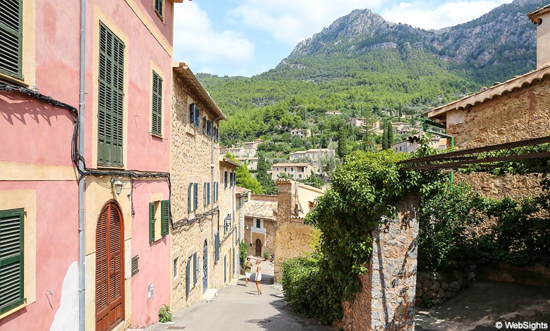 Deia village