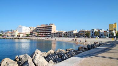 Het strand Es Molinar ligt aan de rand van Palma de Mallorca.