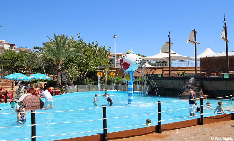 Marineland swimmingpool