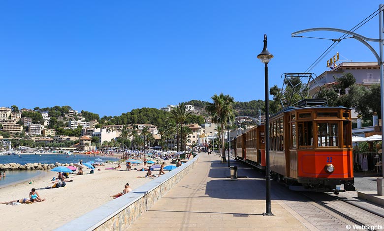 Feriebyen Port de Sóller ligger på vestsiden af Mallorca