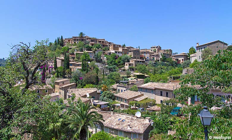 Valldemossa er en smuk bjerglandsby på Mallorca.