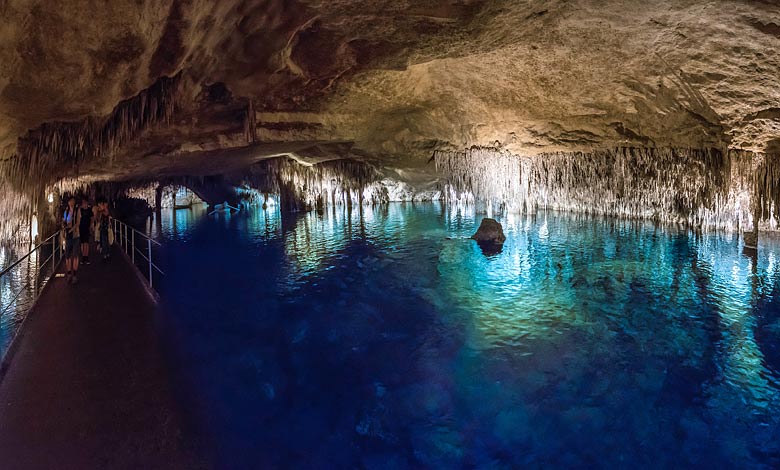 Sjøen Llac Martel i Cuevas del Drach på Mallorca