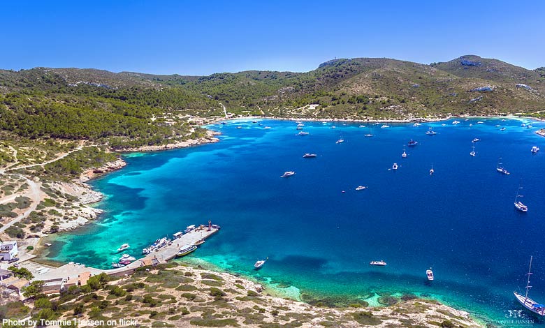 Den skyddade ön Cabrera, söder om Mallorca, är en vacker naturupplevelse