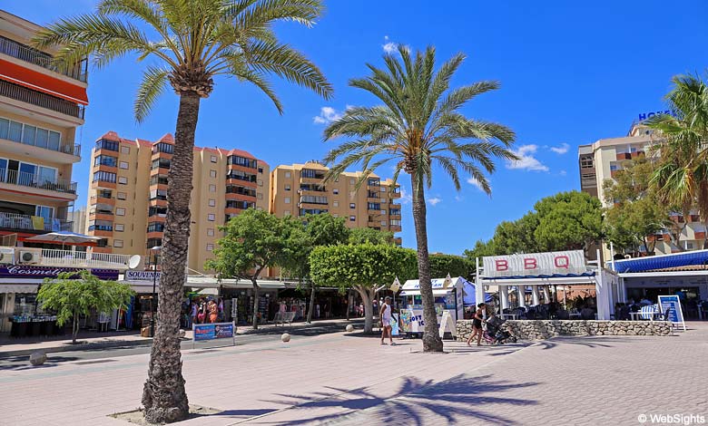 Butiker och restauranger i semesterorten Palma Nova på Mallorca