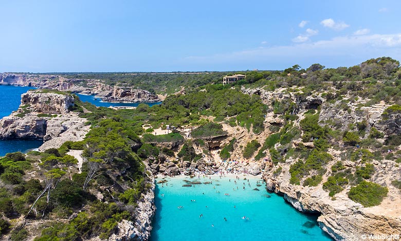 Calo des Moro strand drone