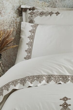 Cotton satin doubble bed linen with embroidery. GOTS labelled organic cotton