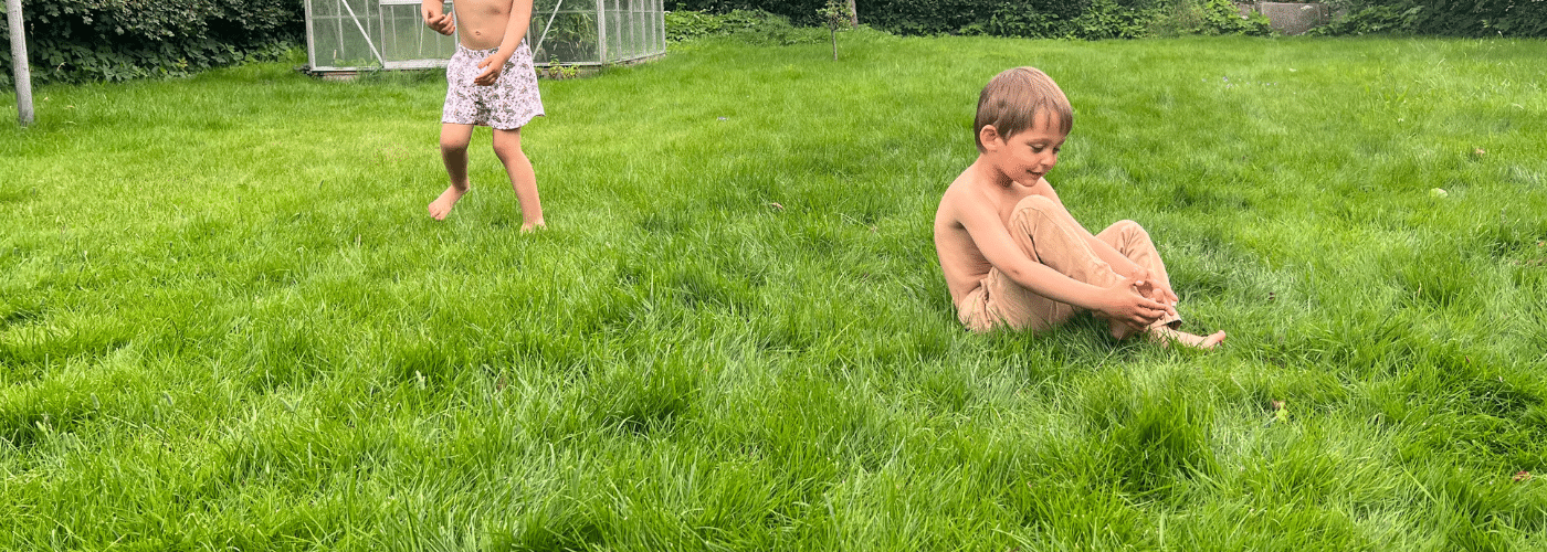 What does earthing mean? The science of grounding yourself (made simple