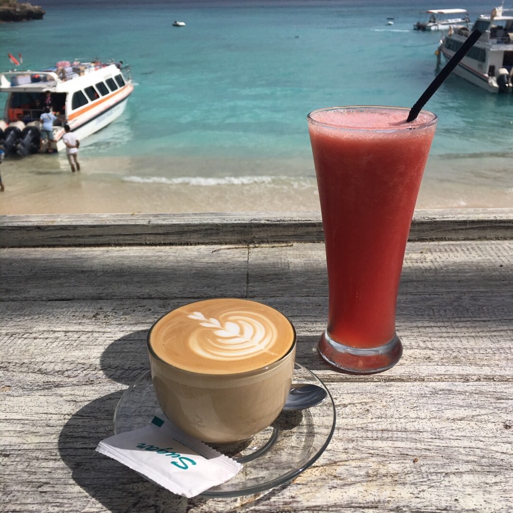 koffie uitzicht Mushroom Bay beach strand