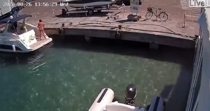 Italiaanse vrouw in bikini wordt lucht in gekatapulteerd nadat boot ontploft bij tankbeurt