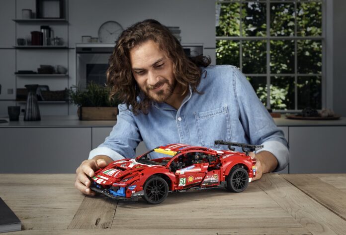 LEGO Technic Ferrari 488 GTE “AF Corse #51”