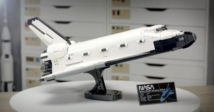 LEGO NASA Space Shuttle Discovery