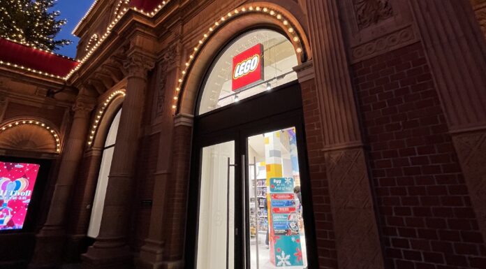 Mandesiden besøger LEGO Store Tivoli