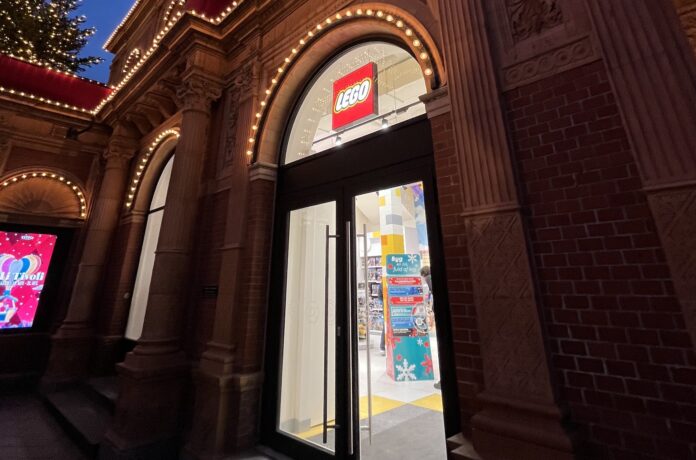 Mandesiden besøger LEGO Store Tivoli