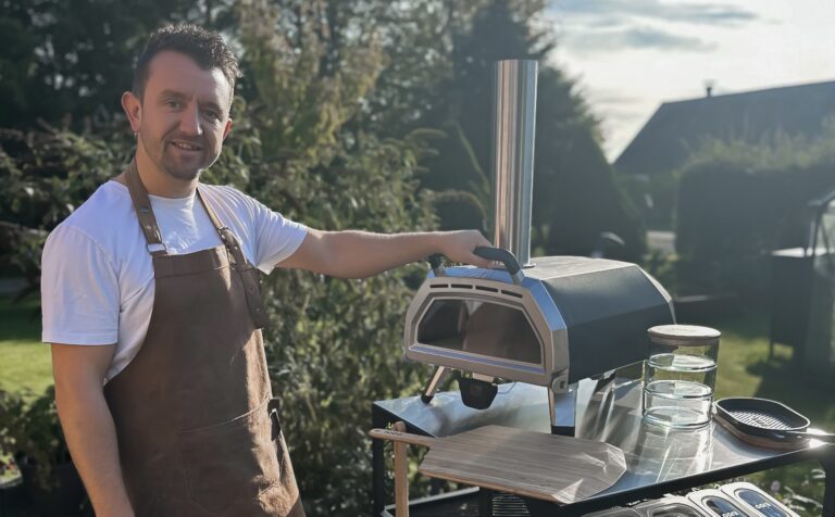 Dansk hygge rimer på hjemmelavet pizza