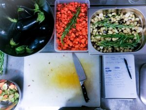 Aubergine Prep für mexikanisches Menü