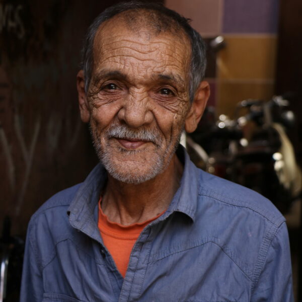 faderen i den lille marokkanske workshop med vintage fade