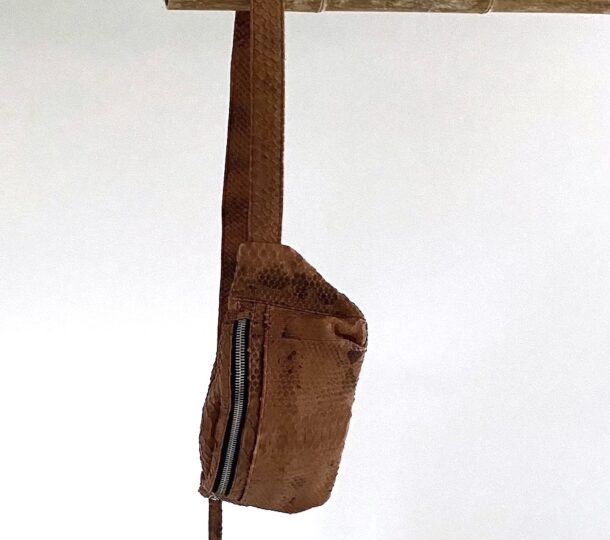 crossbody bumbag bæltetaske med lynlås og rem