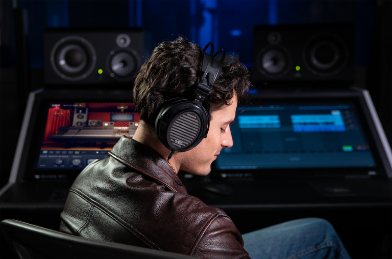 5.-Side-Lifestyle-1 LoRes