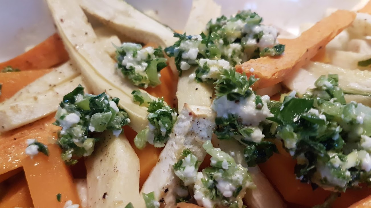 Grøntsagsfritter med Ramsløg Gremolata og feta Marias Madunivers