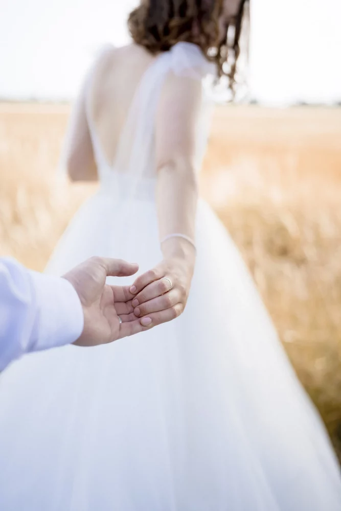 So spart ihr bei eurer Hochzeit richtig: Tipps für Brautpaare mit kleinem Budget.