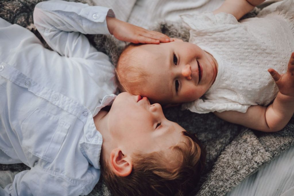 Syskonfotografering närbild